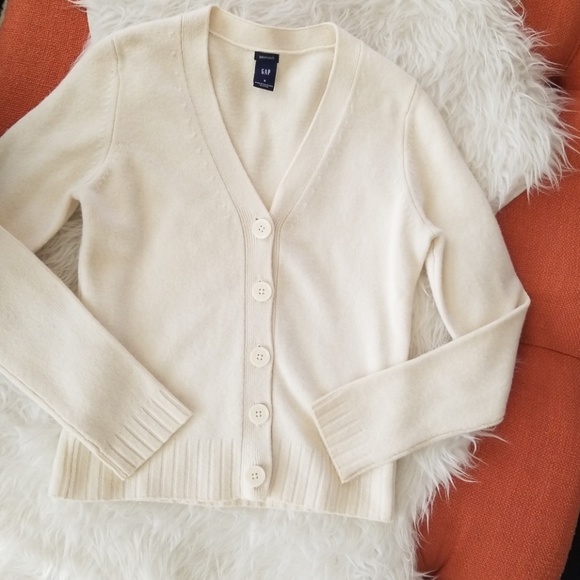 GAP Sweaters - 💎New GAP stretch button up sweater